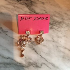 Betsy Johnson bow and pearl  earnings